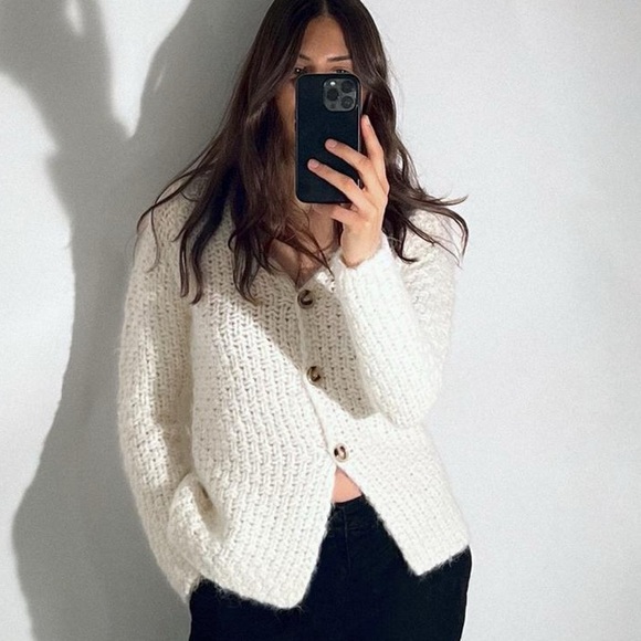 Zara Sweaters - ZARA STRUCTURED KNIT CARDIGAN